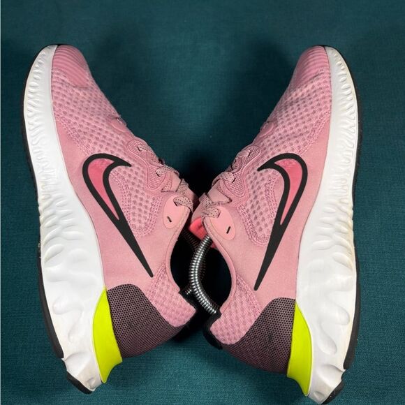 Size 9.5 - Women’s Nike Renew Run 2 pink shoes - Picture 6 of 9